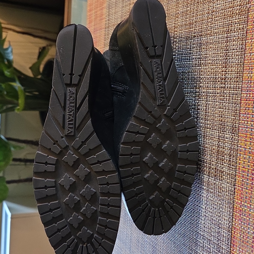 Aquatalia black suede booties - Picture 8 of 8